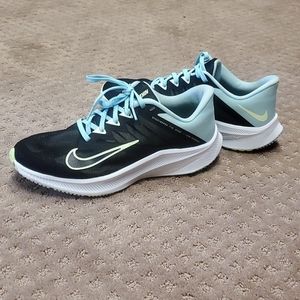Womens Black Nike Quest 3 Running Shoes 10